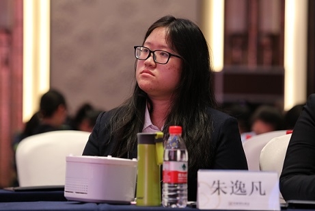 Sophomore Zhu Yifan, who presented her invention – a novel air purifying face mask - listens as one of her fellow students presents. (Hangzhou/Wang Peiyu)